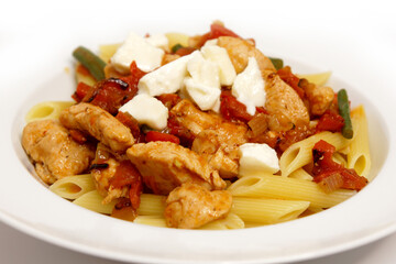 Pasta with chicken, tomatoes, mozzarella and green beans