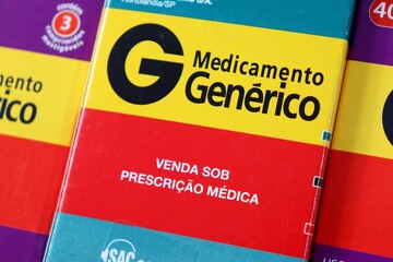 Medicamento Genérico. Venda sob prescrição médica. Caixas de remédio do Brasil.