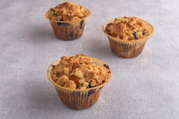 Delicious crumble muffins with raisins