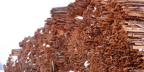 Holzdepo im Winter