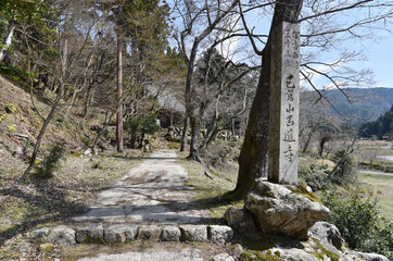 石道寺　参道から本堂を望む　滋賀県長浜市