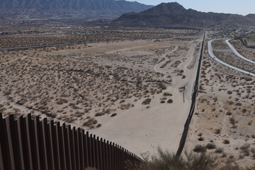 wall that divides the border between mexico and the united states