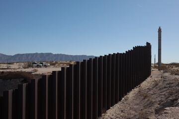 wall that divides the border between mexico and the united states