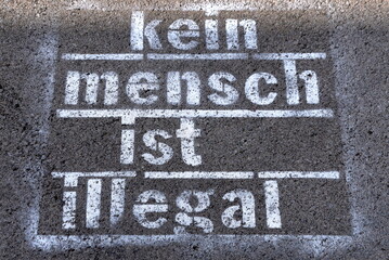Mit Schablone auf eine Straße gesprayt: 