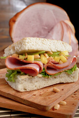 Sandwich de jamón y piña 