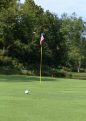 Obraz premium Flag on golf course
