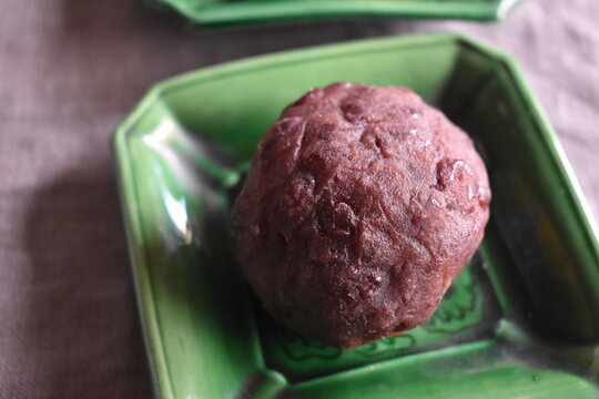 Ohagi (Japanese rice cakes covered with soybean)