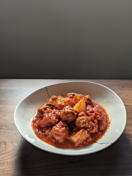 Daikon Radish and Meatball Simmered with Tomato