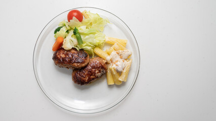 ハンバーグとサラダのセット