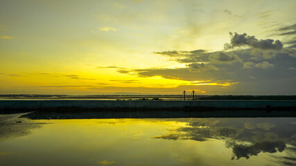 Obraz premium sunset on the river