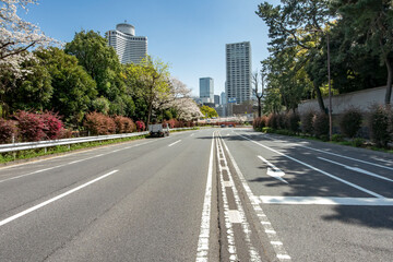 Fototapeta premium 東京都港区の道路、紀伊国坂