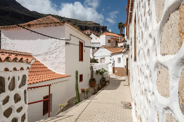 Fototapeta na wymiar Vista de las calles del pueblo de Fataga, en Gran Canaria