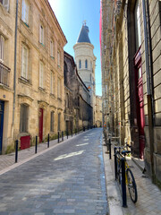 Vélo dans une rue pavés à Bordeaux, Gironde