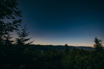 Fototapeta premium A sign with a mountain