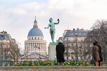 A statue in Luxembourg Gardens
