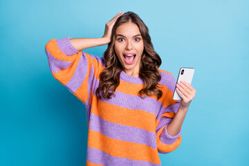 Naklejka premium Portrait of astonished girl arm on head open mouth unexpected news subscribe isolated on blue color background