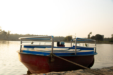 Fototapeta na wymiar boats in lake waiting for customers