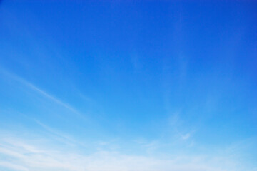 Obraz premium Blue sky background and white clouds soft focus, and copy space horizontal shape
