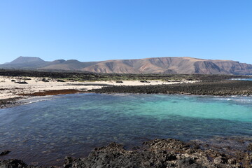 Fototapeta na wymiar Plage eau Turquoise Orzola. Lanzarote îles Canaries Espagne