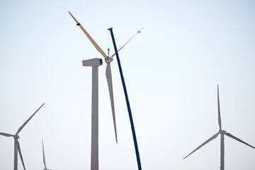 Repairing a windmill © WINDCOLORS