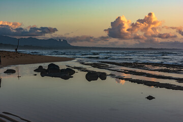 Fototapeta na wymiar Sunrise at Nukolii Beach Park, Kauai, Hawaii