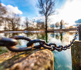 Naklejka premium old wooden pier with chain