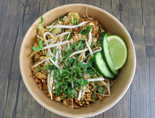 Pad thaï aux crevettes à emporter