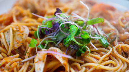 spaghetti with shrimp and vegetables