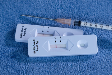 Schnelltest COVID-19 (2019-nCoV - coronavirus / SARS-CoV-2 virus / viral disease): Rapid Test /...