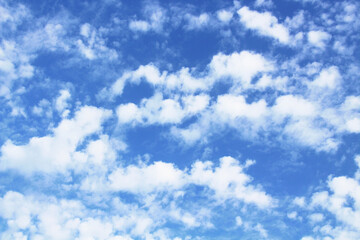 Obraz premium Beautiful blue sky and white cumulus clouds. Background. Texture. Landscape.