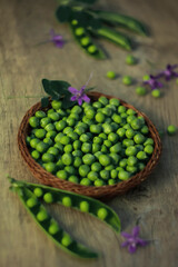 green peas in a bowl 