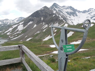 Fototapeta na wymiar La carretera alpina del Grossglockner en Austria.