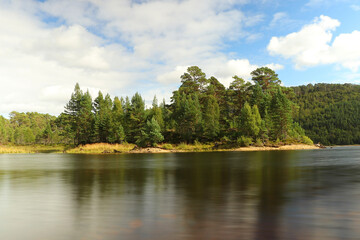 Obraz premium Strolling around Loch Beannacharan 