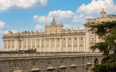 Fototapeta na wymiar Perspectiva del Palacio Real