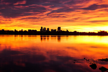 Naklejka premium Denver silhouette - Sunrise at Sloan's Lake