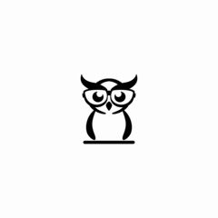 Obraz premium Owl logo vector illustration. Emblem design on white background