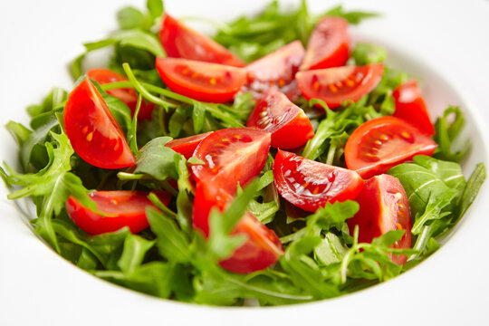 Fresh vegetable salad with tomatoes and arugula, healthy food
