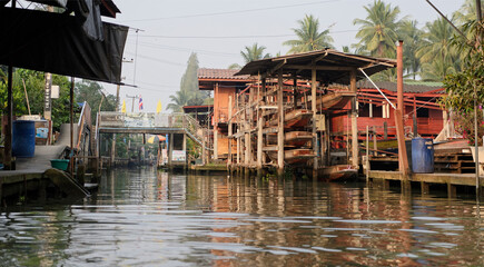Fototapeta na wymiar Damnoen Saduak Floating Market.Boat storage between houses on the water