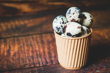 Kolorowe jajka na Wielkanoc © mirame111