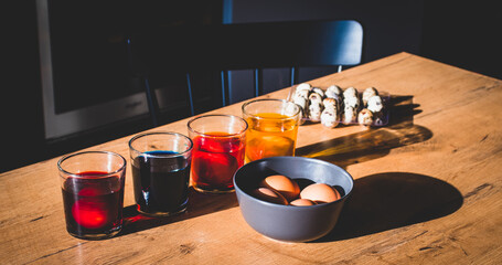 Kolorowe jajka na Wielkanoc © mirame111