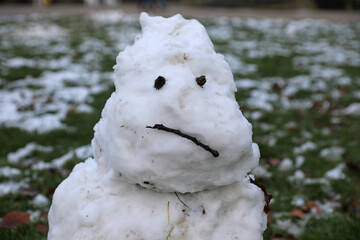 Trauriger Schneemann