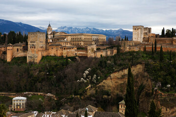 Fototapeta na wymiar Classic view of the Alhambra from Mirador de San Nicolás, El Albaicín, Granada, Andalusia, Spain, at evening