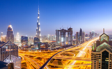 Fototapeta na wymiar DUBAI, UAE - FEBRUARY 2018: Dubai skyline with Burj Khalifa