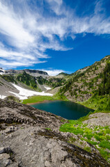 Obraz premium Majestic mountain lake in Canada.