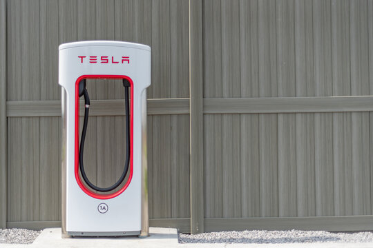 Tesla destination supercharger charging station