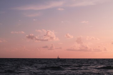 Fototapeta premium Sailboat in the sunset