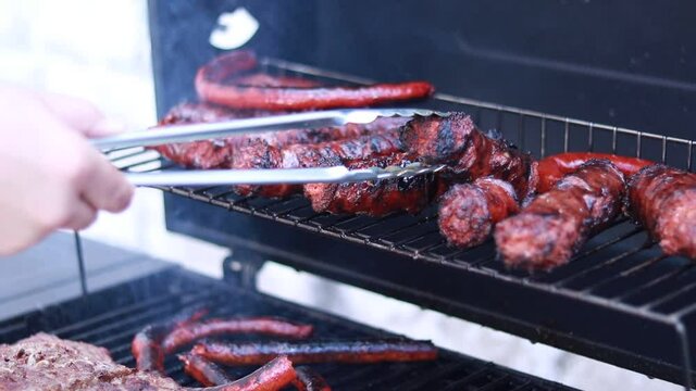 Loganiza preparada en asador