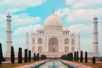 Obraz premium Beautiful view of the Taj Mahal Palace. Blue sky with clouds in the background