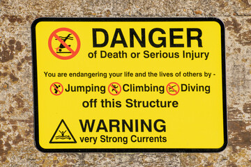 Naklejka premium Danger of Death or Serious Injury warning sign