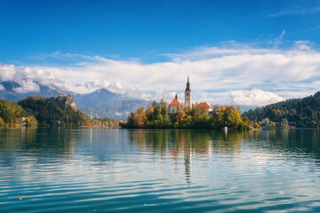 Famous alpine Bled lake (Blejsko jezero) in Slovenia, amazing autumn landscape. Scenic view of the...